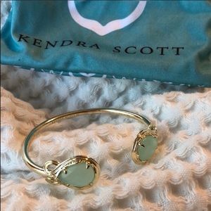 Kendra Scott: Andy Gold Pinch Cuff in Chalcedony
